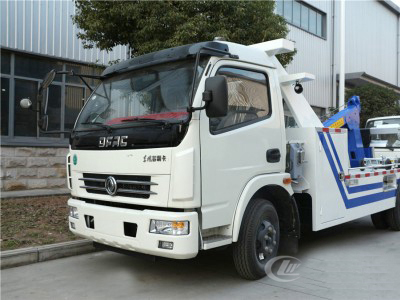 一拖一東風大多利卡清障車