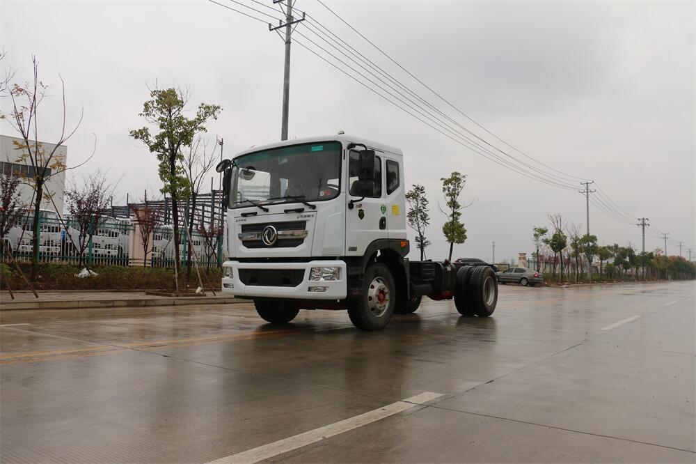 東風D9（3950，康明斯210）國六 內(nèi)飾照片圖