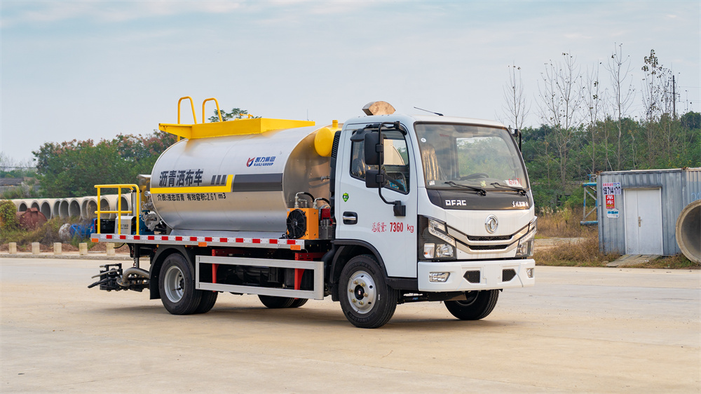 4方瀝青灑布車-東風多利卡4方瀝青灑布車